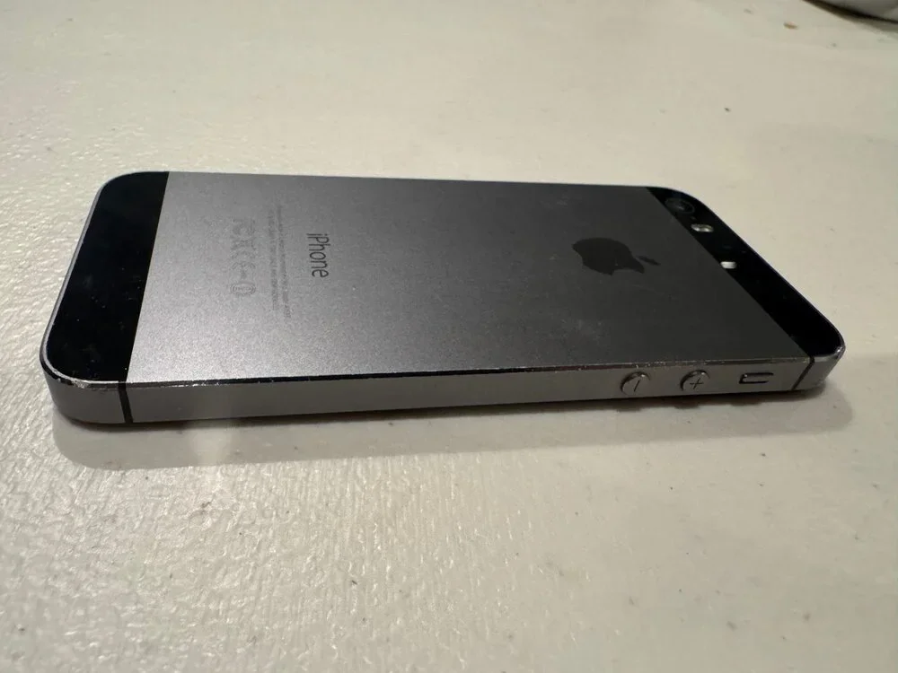 Apple iPhone 5 - Not Working - For Parts or Repair